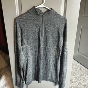 Lightweight figs pullover stretch fabric! So cute. Worn once!!!